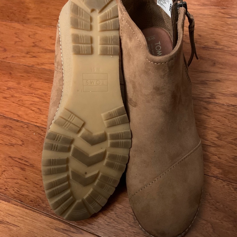 Tom Booties - Picture 3 of 4